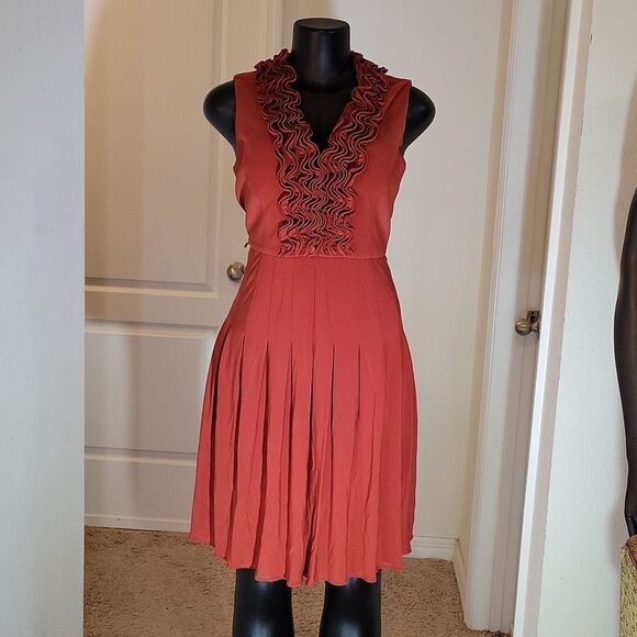 ADRIANA PAPELL PETITE V-NECK SLEEVELESS DRESS - Picture 2 of 13